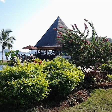 Luwansa Beach Resort Labuan Bajo Exteriör bild