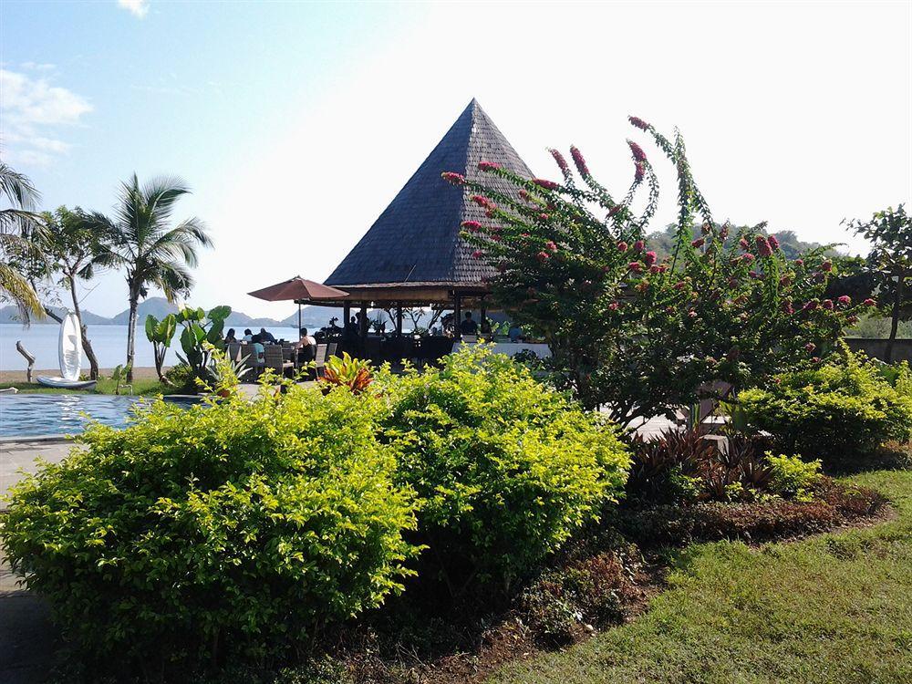 Luwansa Beach Resort Labuan Bajo Exteriör bild
