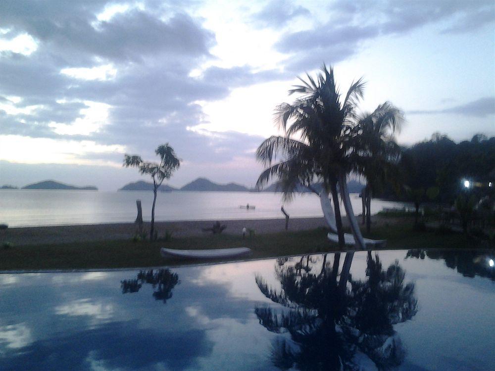 Luwansa Beach Resort Labuan Bajo Exteriör bild