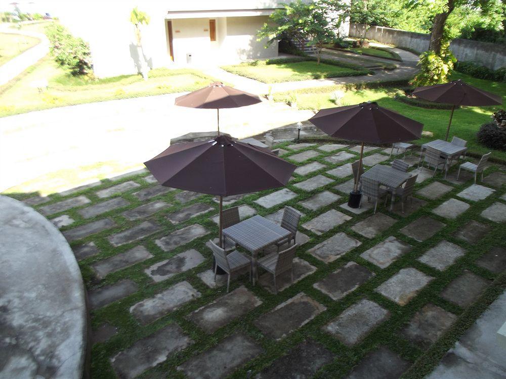 Luwansa Beach Resort Labuan Bajo Exteriör bild