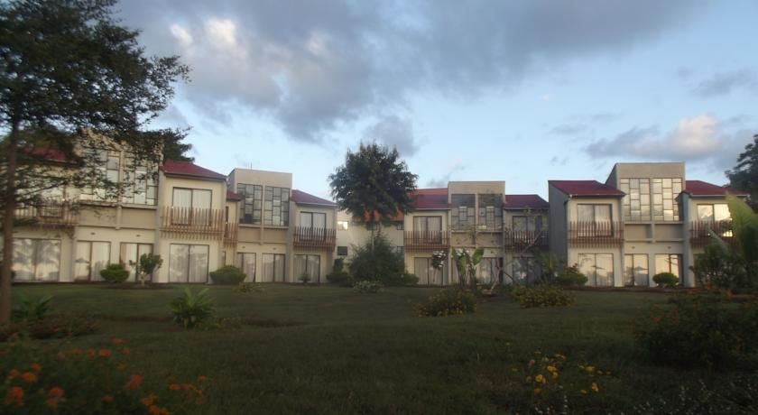 Luwansa Beach Resort Labuan Bajo Exteriör bild