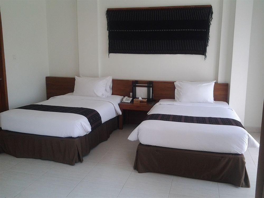 Luwansa Beach Resort Labuan Bajo Exteriör bild
