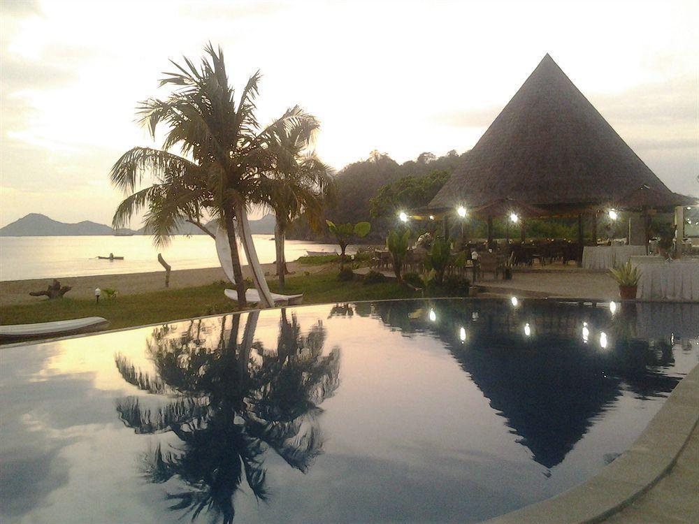Luwansa Beach Resort Labuan Bajo Exteriör bild
