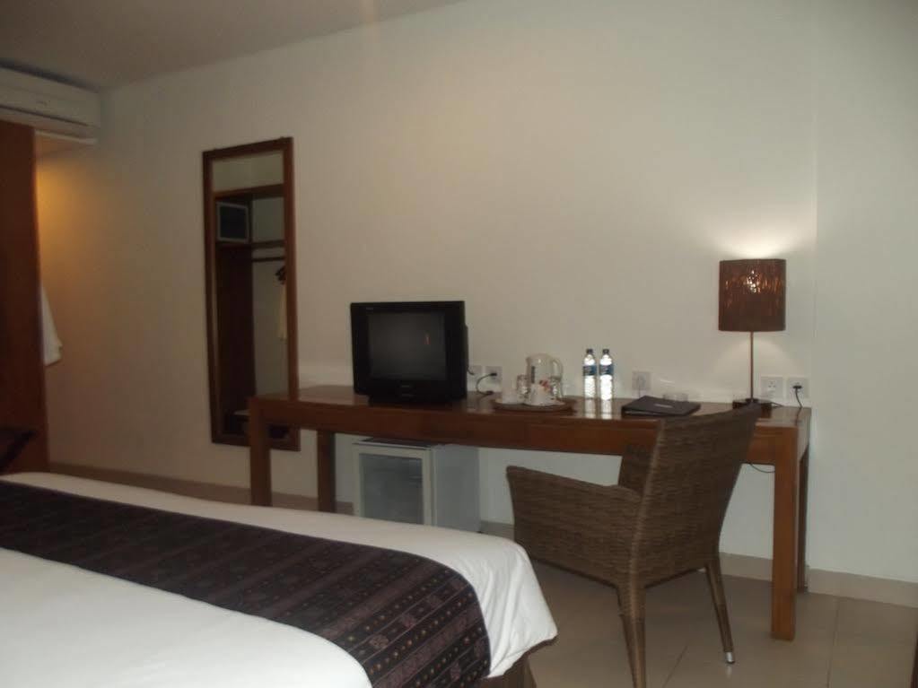 Luwansa Beach Resort Labuan Bajo Exteriör bild