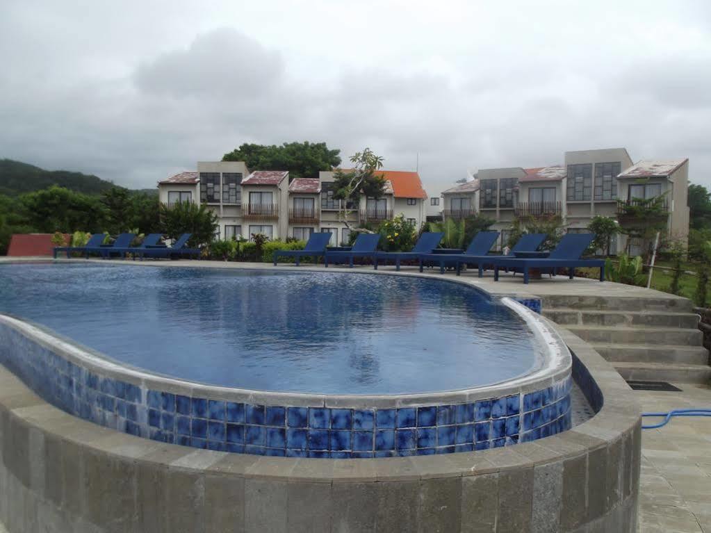 Luwansa Beach Resort Labuan Bajo Exteriör bild