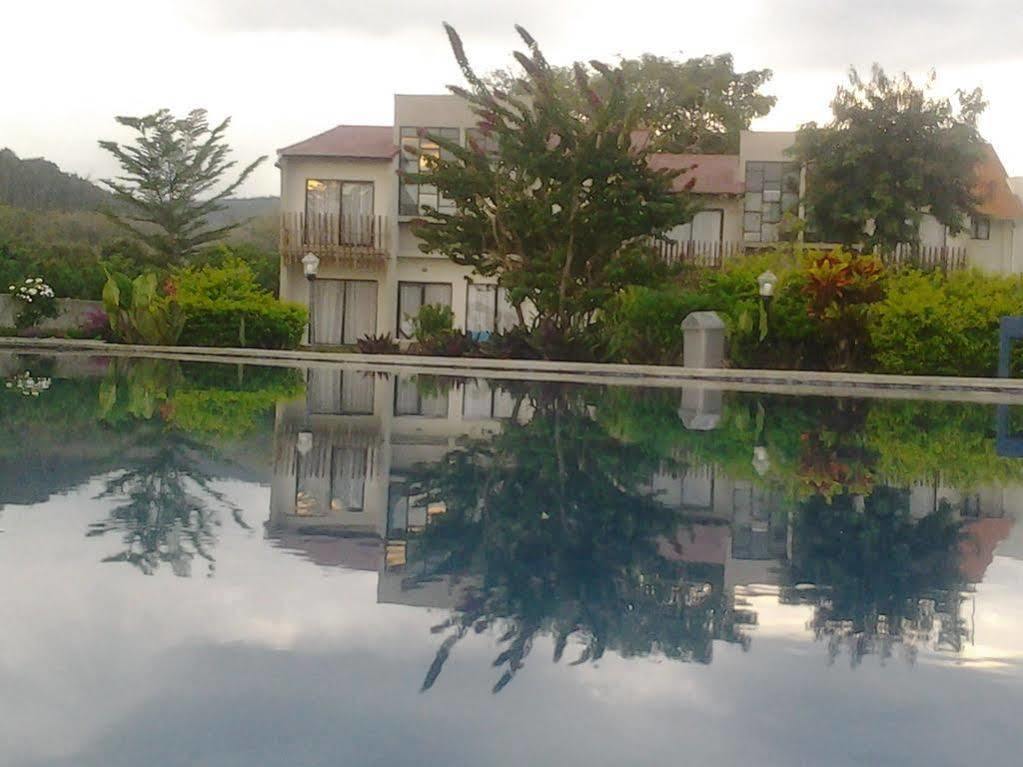 Luwansa Beach Resort Labuan Bajo Exteriör bild
