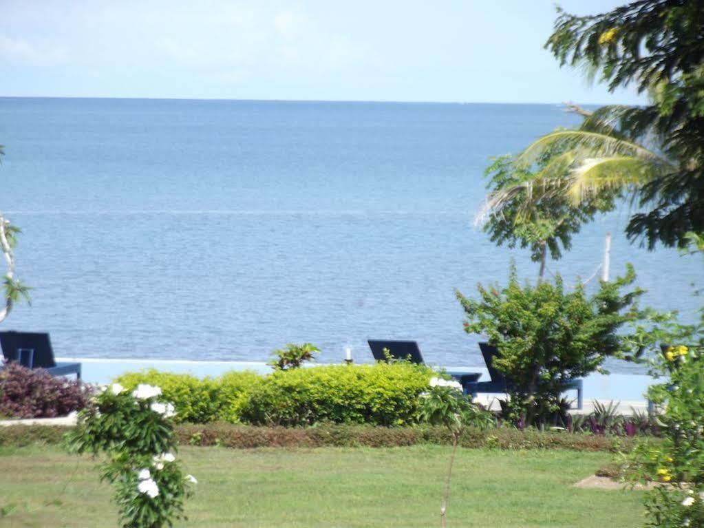 Luwansa Beach Resort Labuan Bajo Exteriör bild