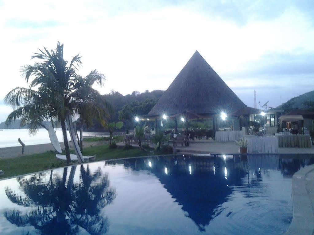 Luwansa Beach Resort Labuan Bajo Exteriör bild
