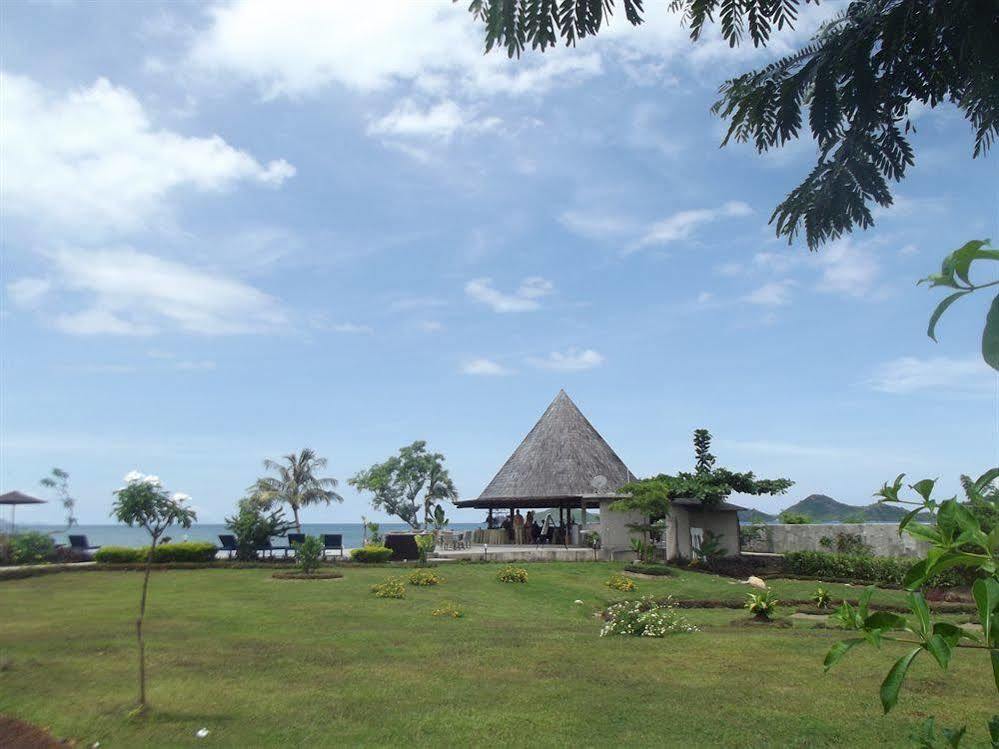Luwansa Beach Resort Labuan Bajo Exteriör bild